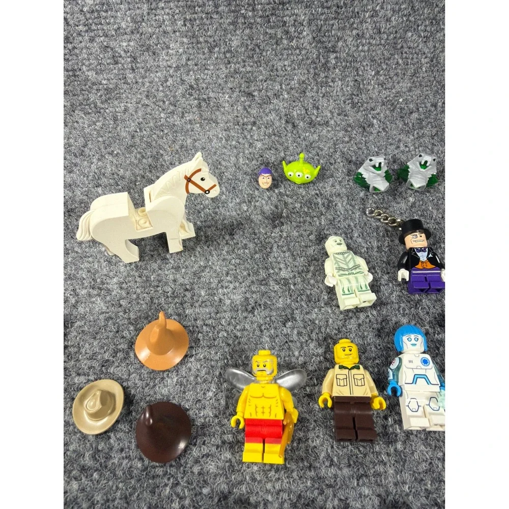 Lego Minifigure and Accessories Lot
